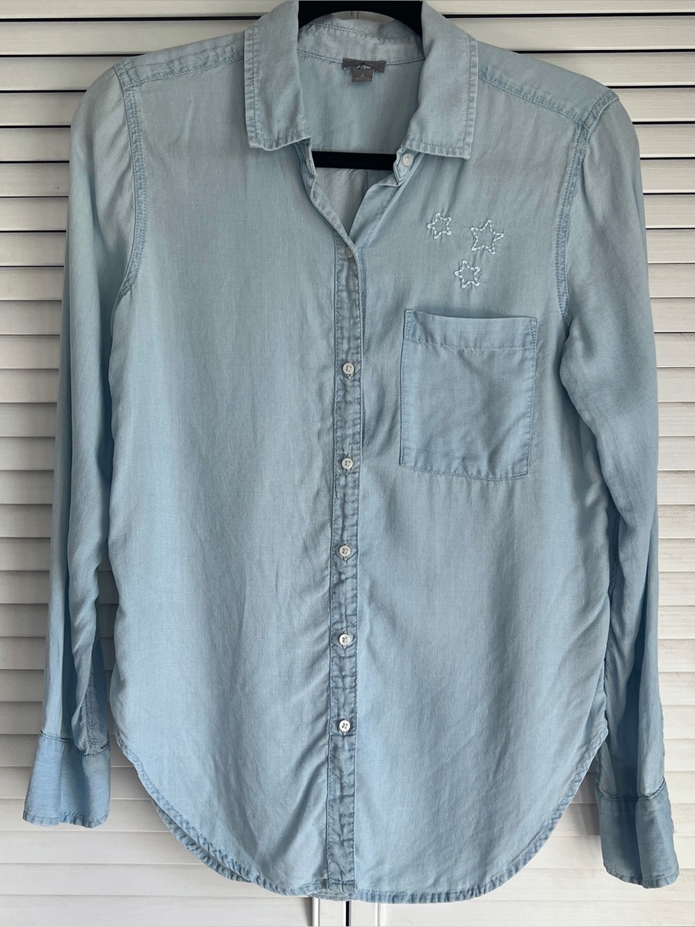 S🌟 aerie Light Blue Chambray Knit Star Embroidered Button Down Shirt